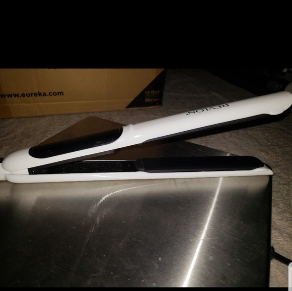 REVLON Crystal C + Ceramic Digital Hair Flat Iron | Long-Lasting Shine - Picture 6 of 6